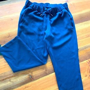 Lululemon On the Fly crop.